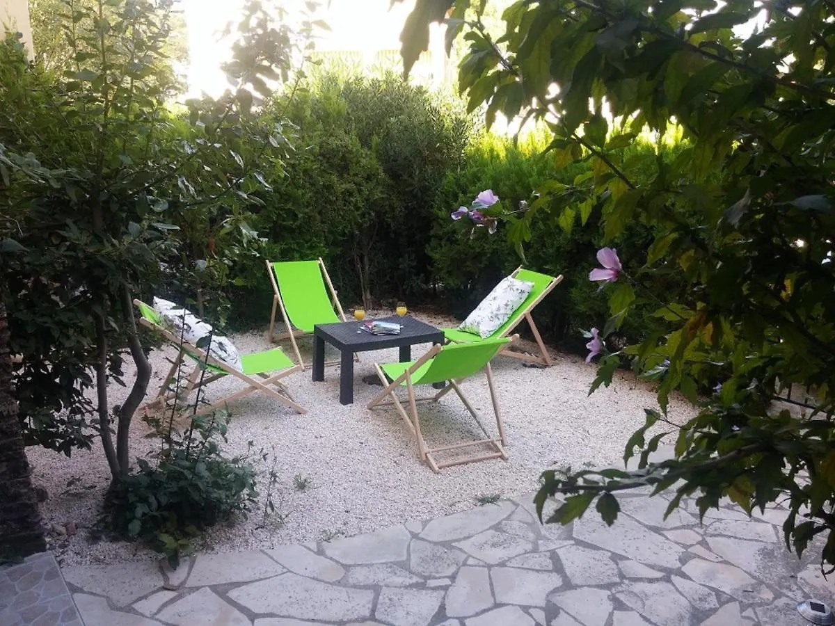 Apartment Pleasant T3 with Garden: Centrally Located Near Beaches Cavalaire-sur-Mer France