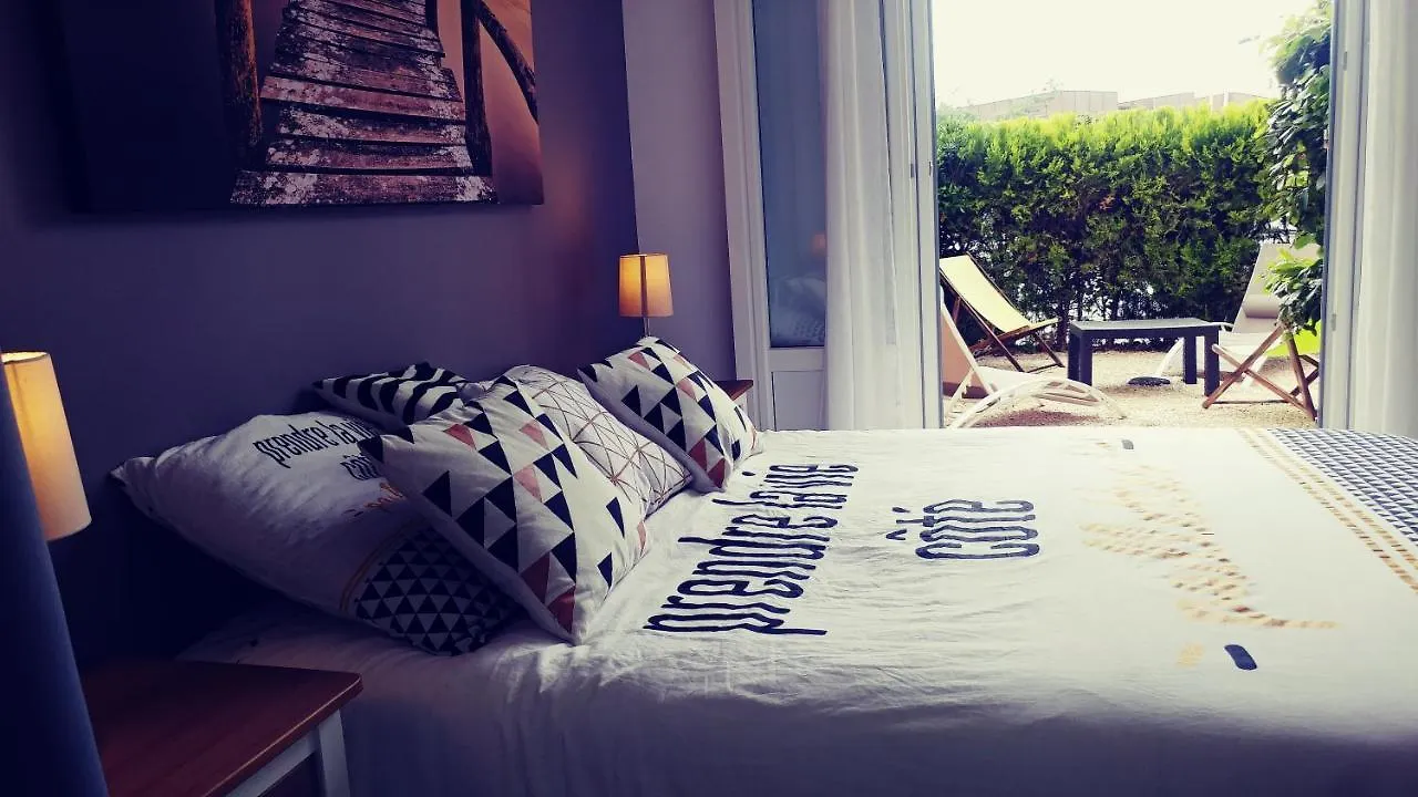 Apartment Pleasant T3 with Garden: Centrally Located Near Beaches Cavalaire-sur-Mer