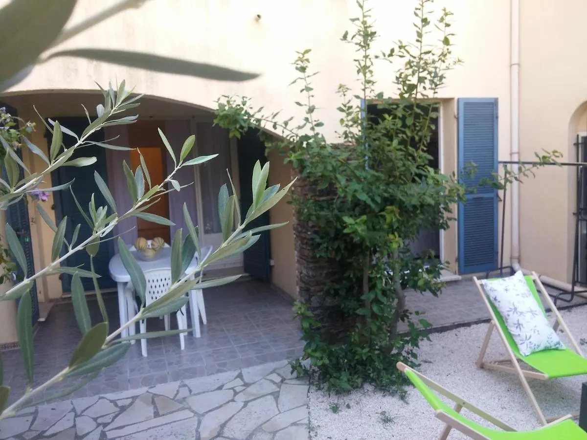 Pleasant T3 with Garden: Centrally Located Near Beaches Cavalaire-sur-Mer 0*,  France