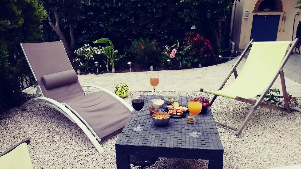 Apartment Pleasant T3 with Garden: Centrally Located Near Beaches Cavalaire-sur-Mer